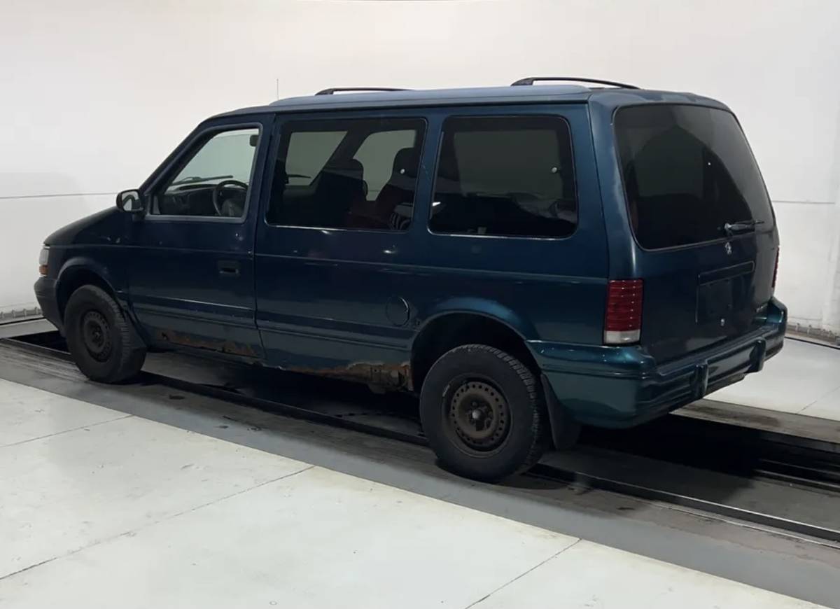 Plymouth-voyager-base-1994-green-9