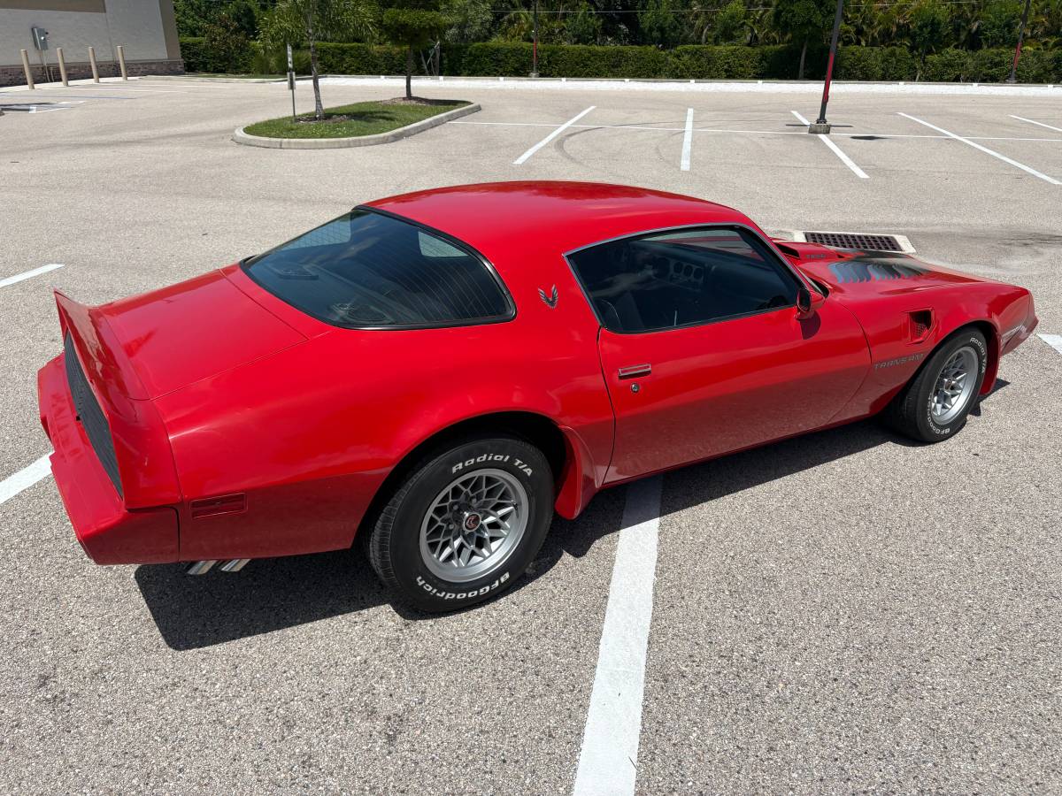 Pontiac-1979-red-1