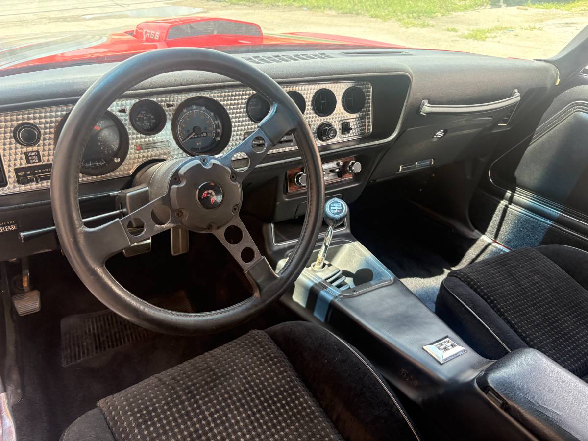 Pontiac-1979-red-5