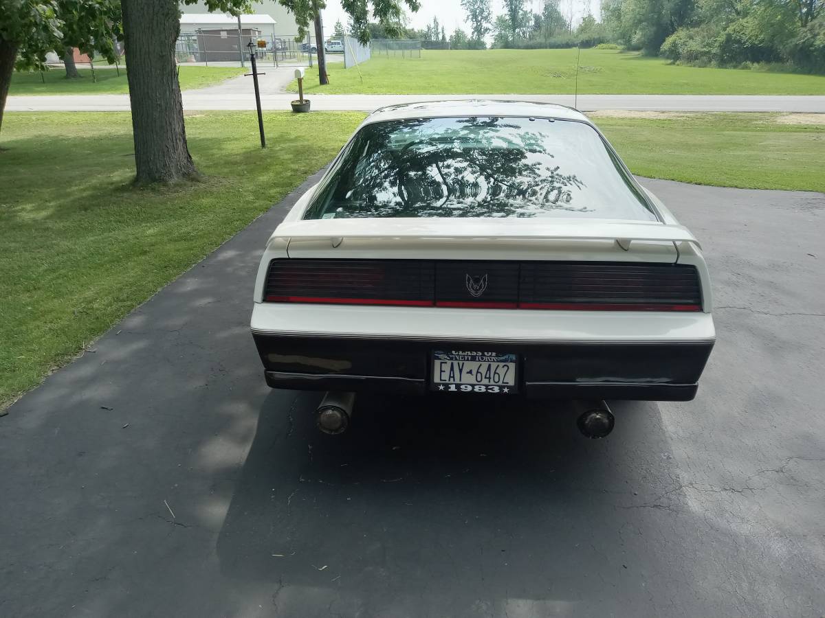 Pontiac-1983-3