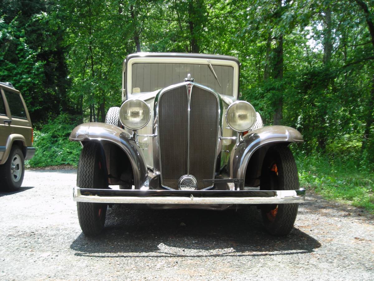 Pontiac-2-door-sedan-1932-custom-1