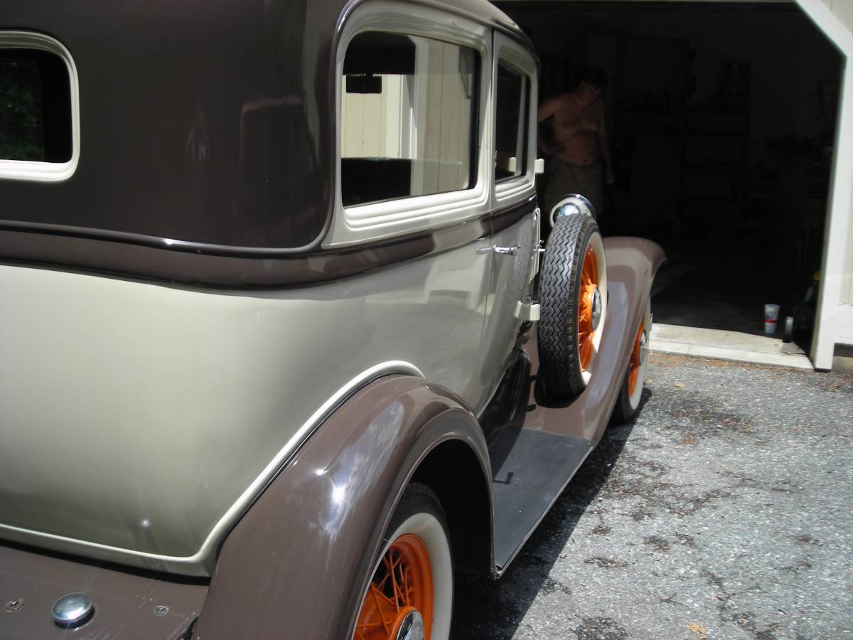 Pontiac-2-door-sedan-1932-custom-3