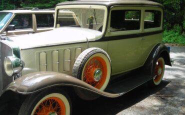 Pontiac-2-door-sedan-1932-custom