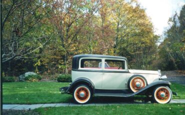 Pontiac-2-door-sedan-1932-custom-4