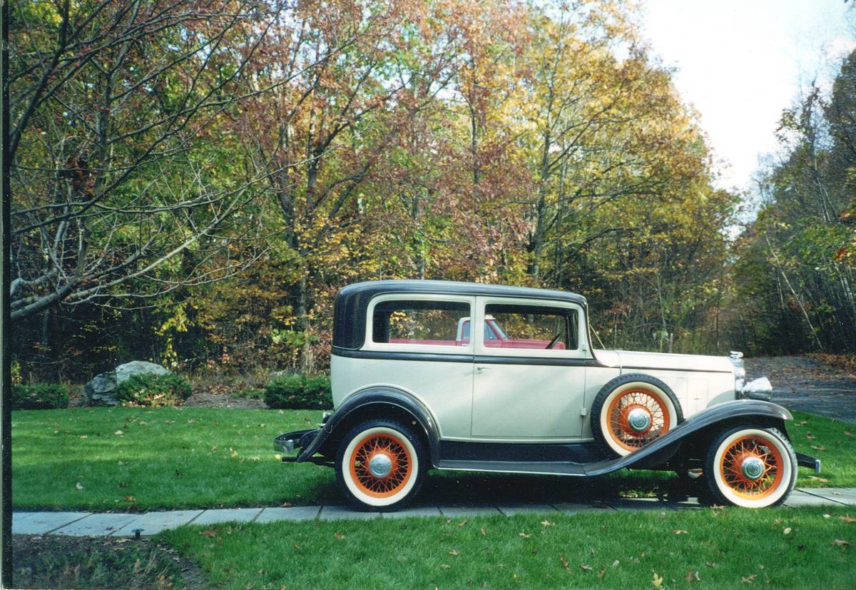 Pontiac-2-door-sedan-1932-custom-4