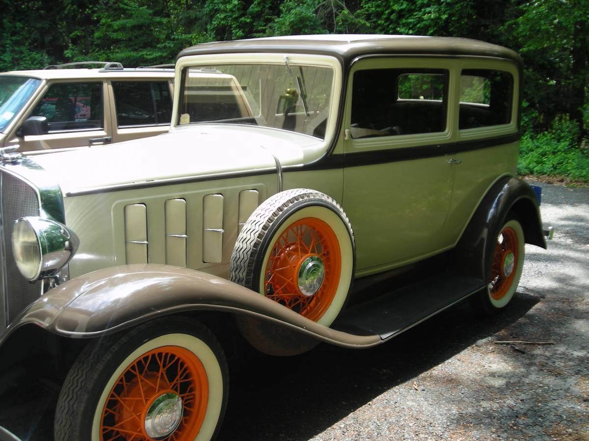 Pontiac-2-door-sedan-1932-custom