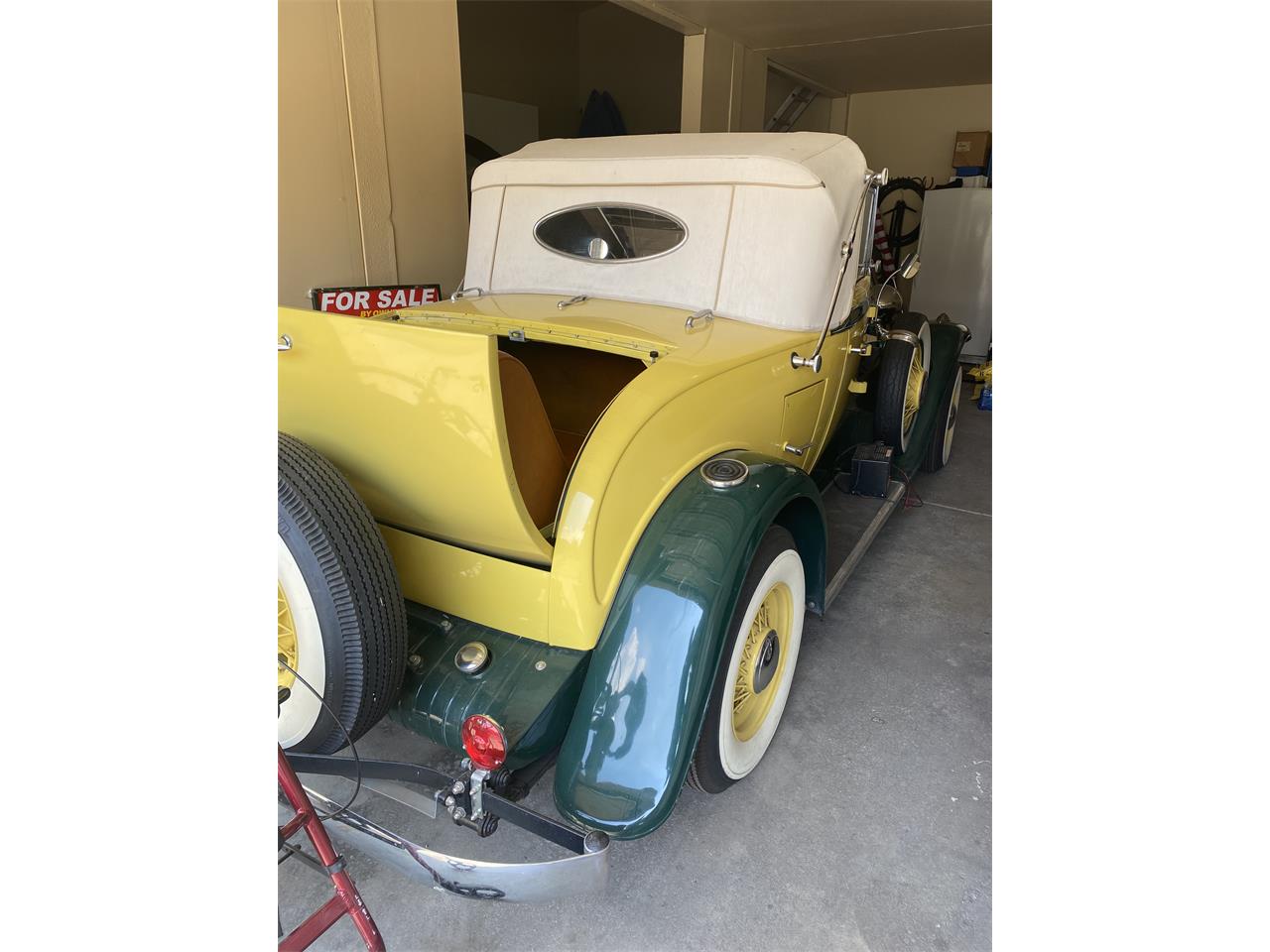 Pontiac-2-dr-coupe-1931-Yellow-green-white-Yellow-green-tan-10