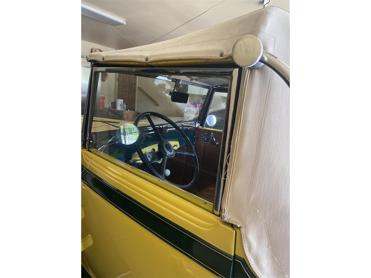 Pontiac-2-dr-coupe-1931-Yellow-green-white-Yellow-green-tan-14