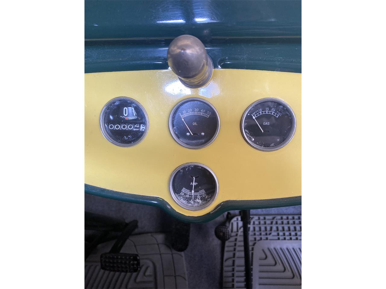 Pontiac-2-dr-coupe-1931-Yellow-green-white-Yellow-green-tan-20