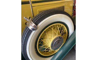 Pontiac-2-dr-coupe-1931-Yellow-green-white-Yellow-green-tan-23