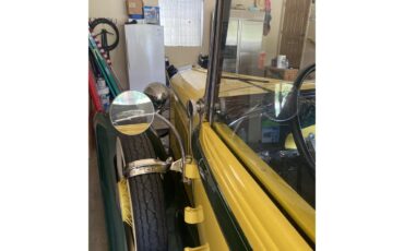 Pontiac-2-dr-coupe-1931-Yellow-green-white-Yellow-green-tan-36