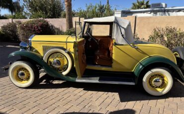 Pontiac-2-dr-coupe-1931-Yellow-green-white-Yellow-green-tan