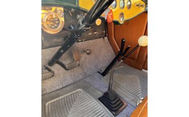 Pontiac-2-dr-coupe-1931-Yellow-green-white-Yellow-green-tan-4