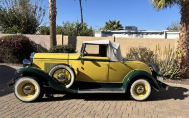 Pontiac-2-dr-coupe-1931-Yellow-green-white-Yellow-green-tan-41