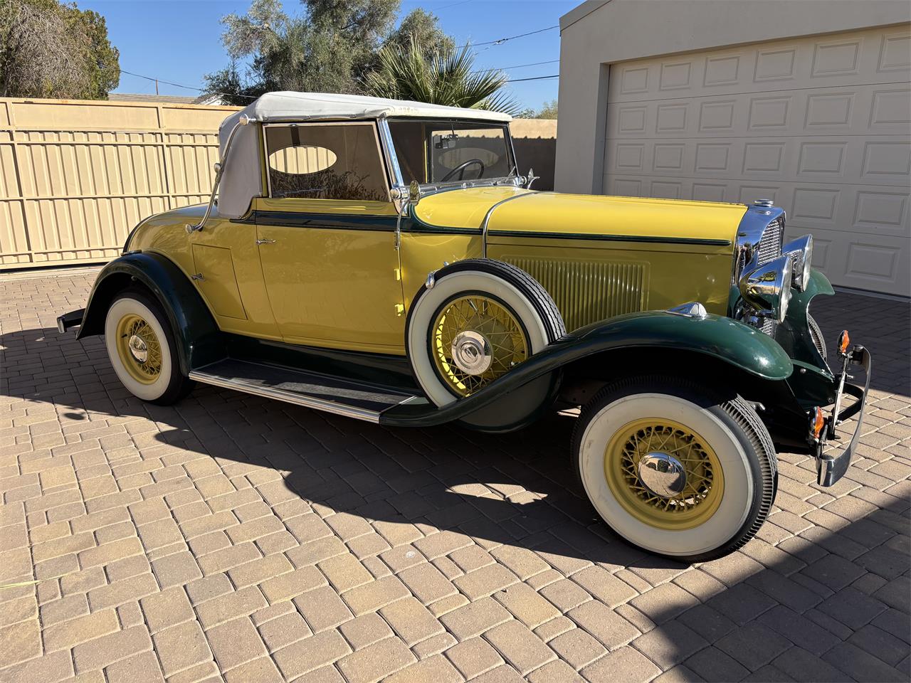 Pontiac-2-dr-coupe-1931-Yellow-green-white-Yellow-green-tan-6