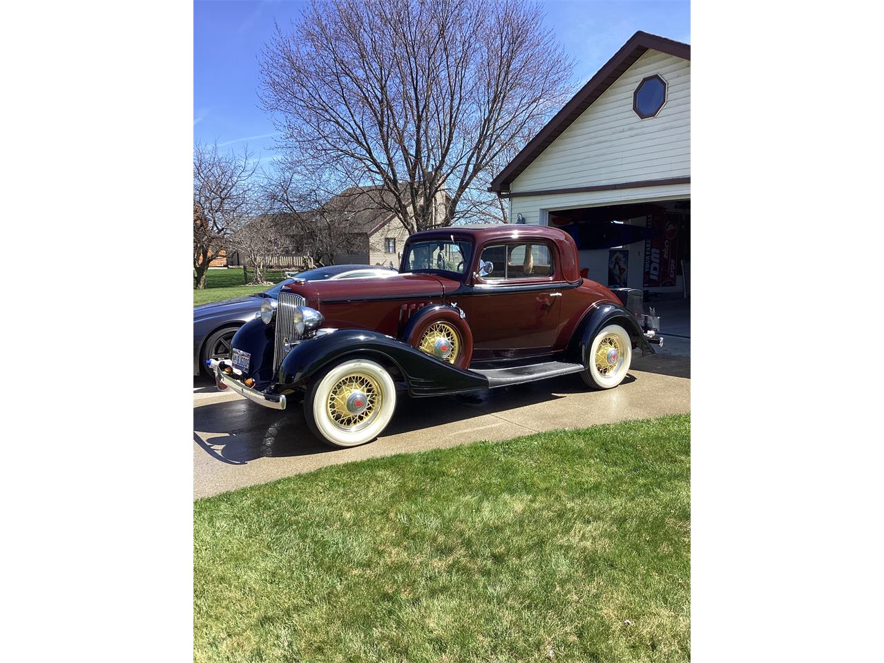Pontiac-2-dr-coupe-1933-Maroon-Taupe-1