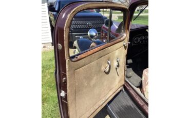 Pontiac-2-dr-coupe-1933-Maroon-Taupe-6