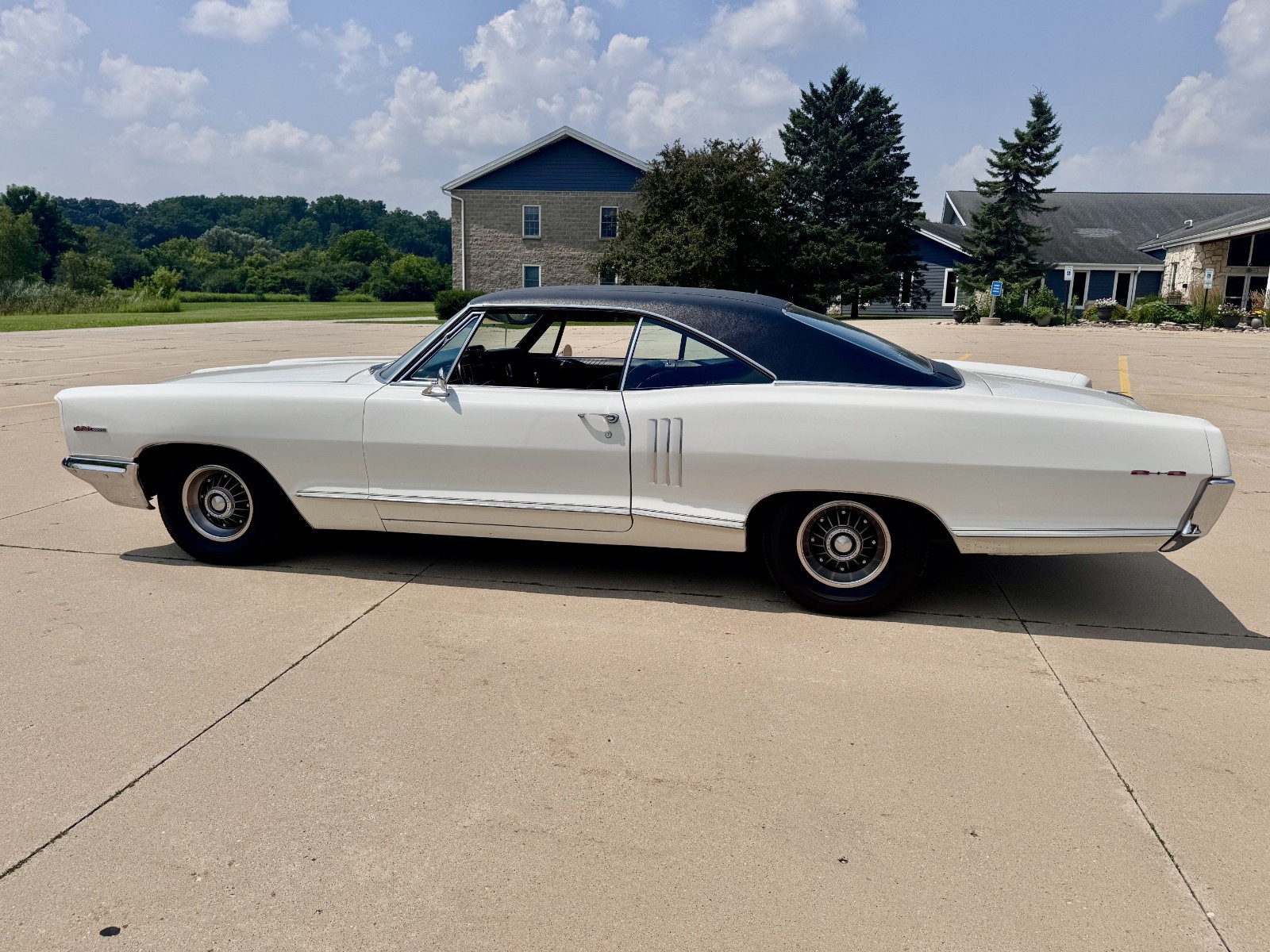 Pontiac-22-1966-4