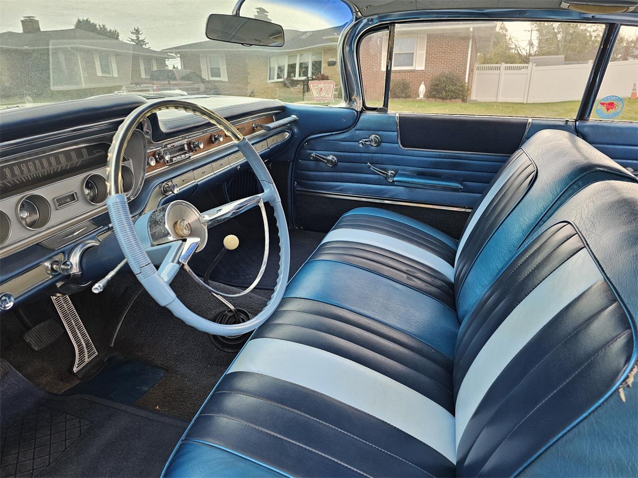 Pontiac-Bonneville-1960-White-Blue-1