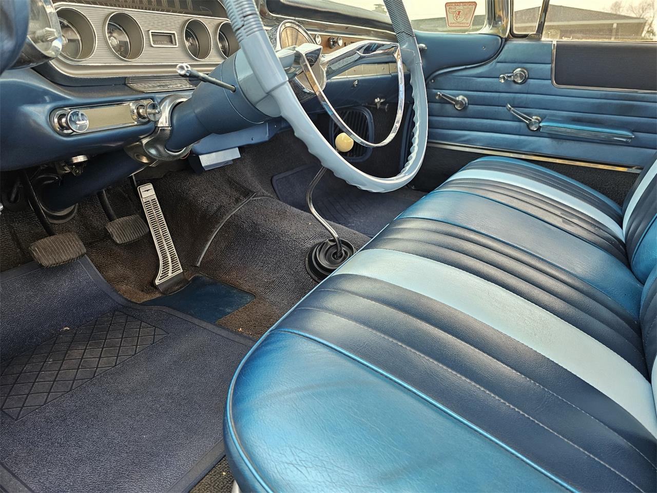 Pontiac-Bonneville-1960-White-Blue-2