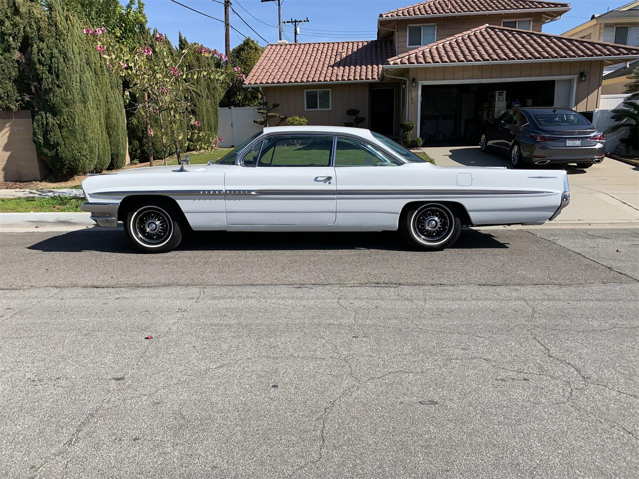 Pontiac-Bonneville-1961-White-Brown-10