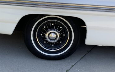 Pontiac-Bonneville-1961-White-Brown-11