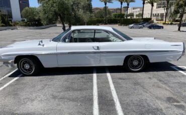 Pontiac-Bonneville-1961-White-Brown