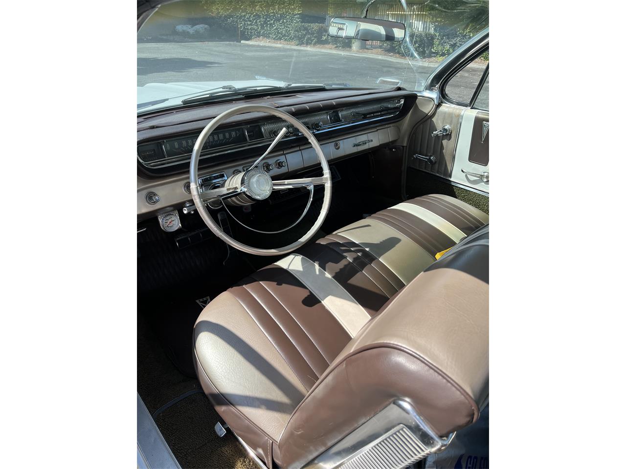 Pontiac-Bonneville-1961-White-Brown-5