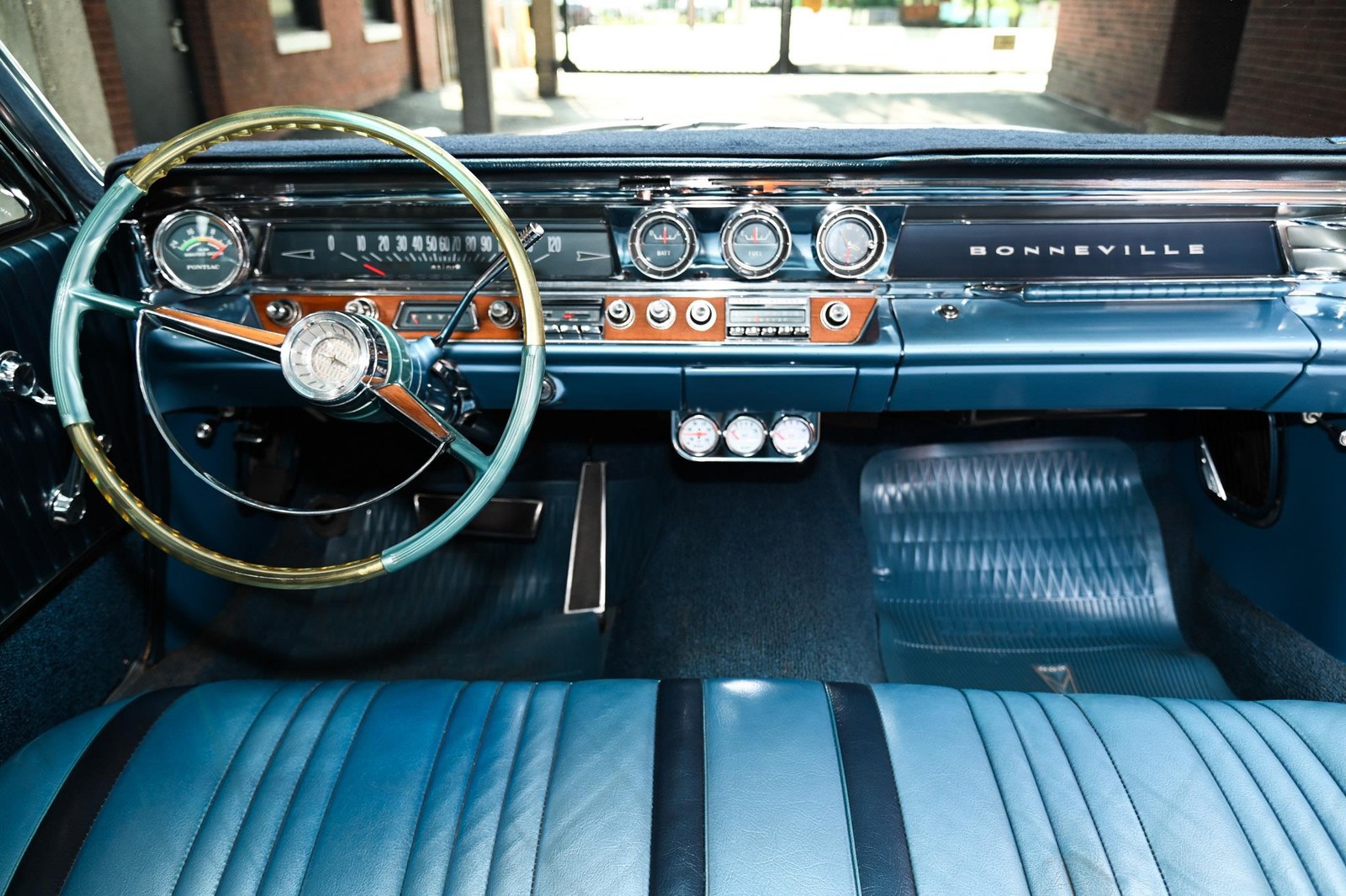 Pontiac-Bonneville-1963-12
