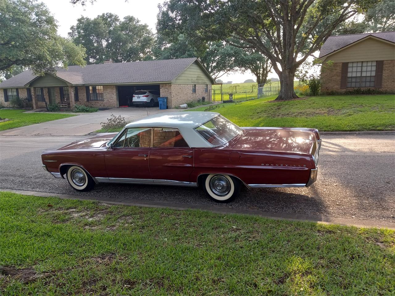 Pontiac-Bonneville-1964-Maroon-Maroon-1