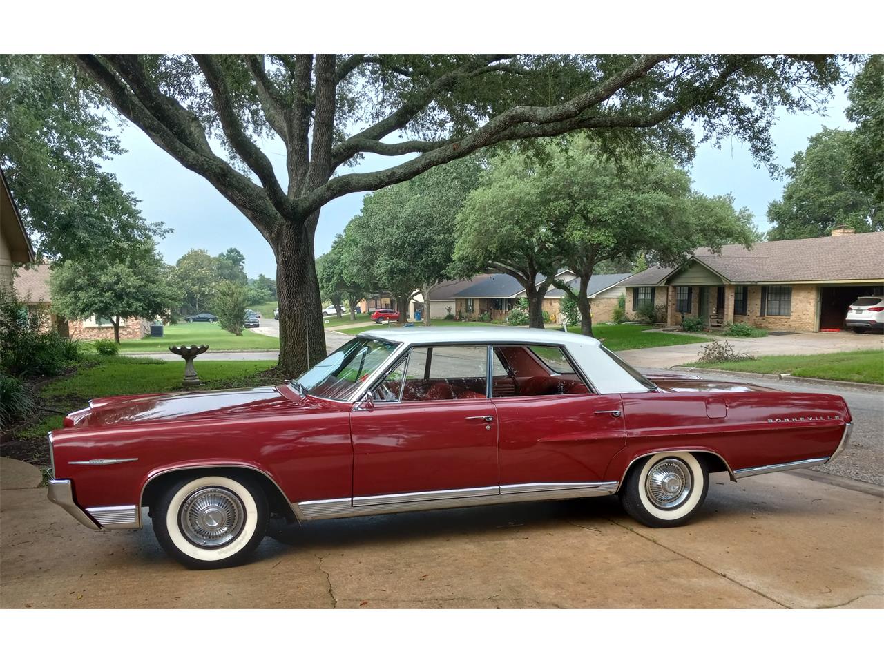 Pontiac-Bonneville-1964-Maroon-Maroon-4