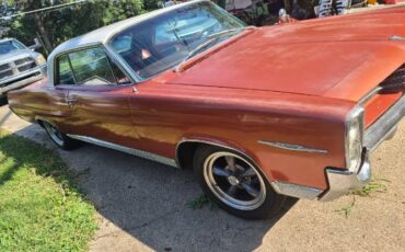 Pontiac-Bonneville-1964-Red-White-Top-1