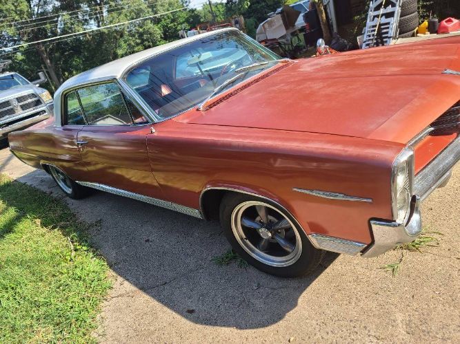 Pontiac-Bonneville-1964-Red-White-Top-1
