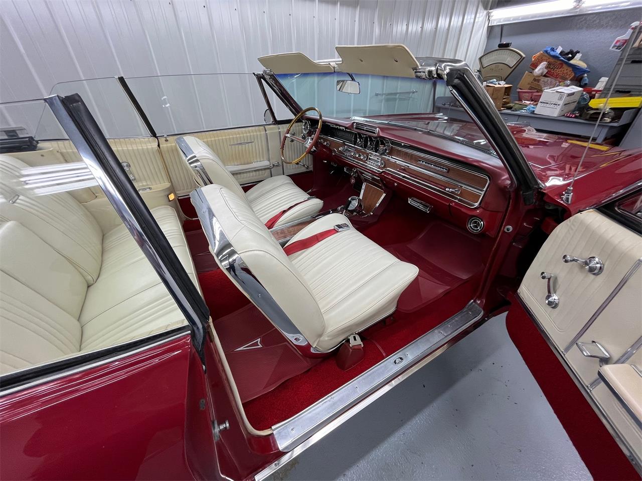 Pontiac-Bonneville-1965-red-white-10