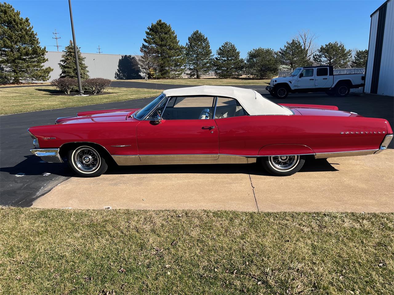 Pontiac-Bonneville-1965-red-white-31
