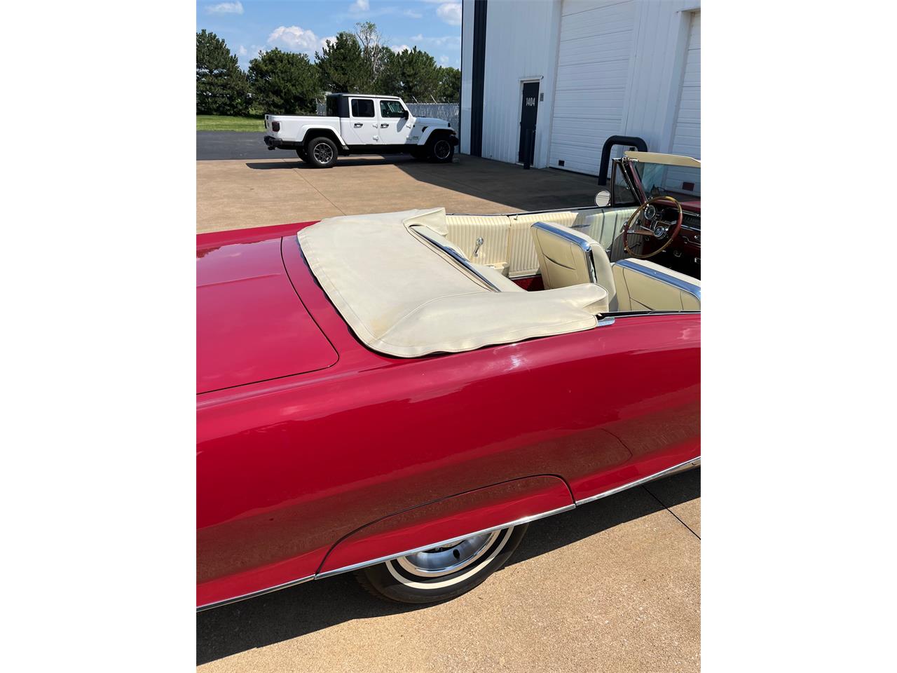 Pontiac-Bonneville-1965-red-white-4