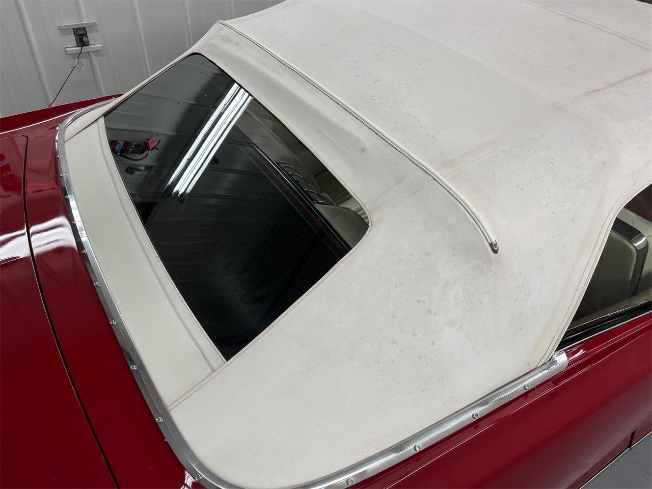 Pontiac-Bonneville-1965-red-white-53