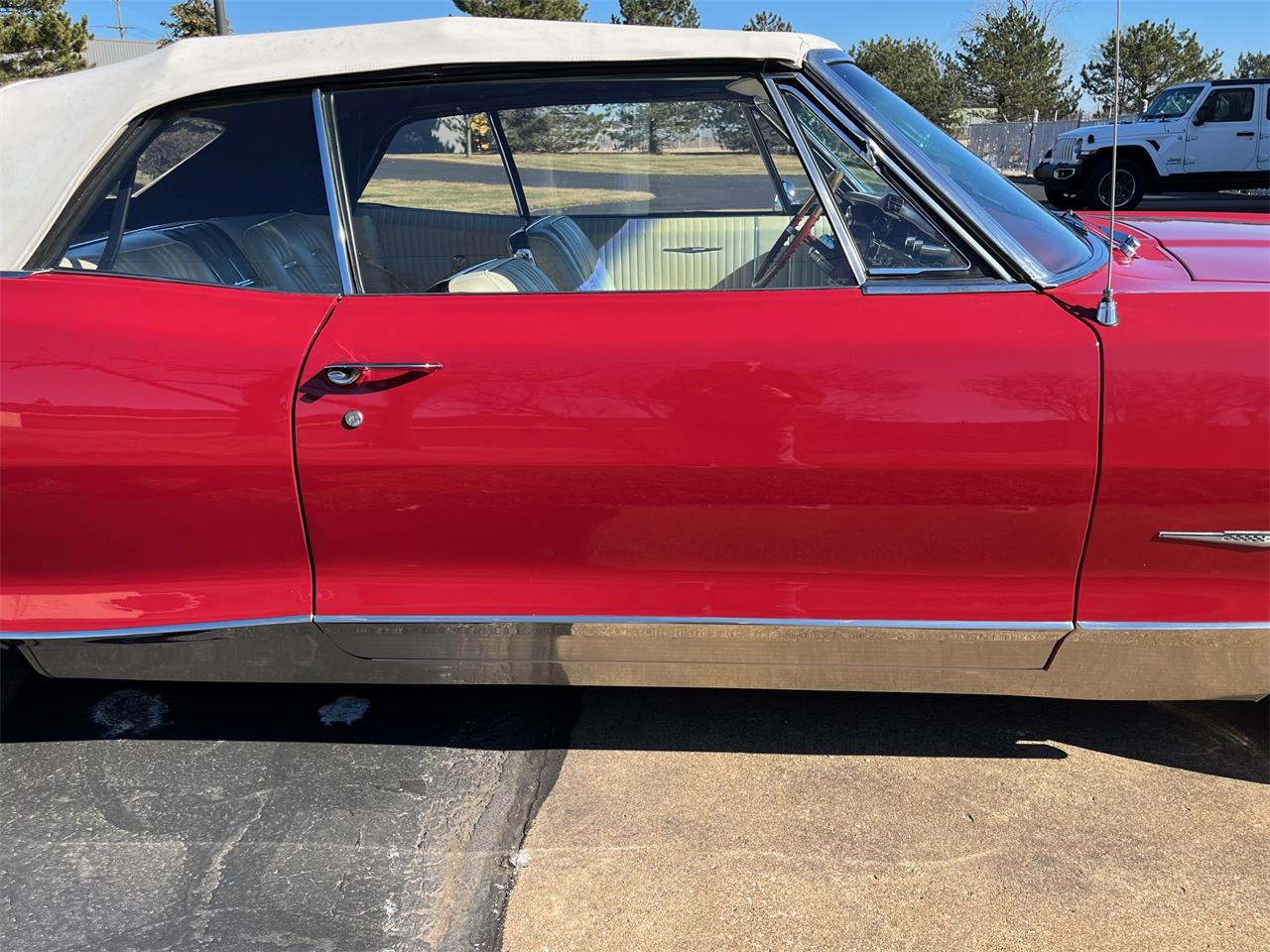 Pontiac-Bonneville-1965-red-white-7