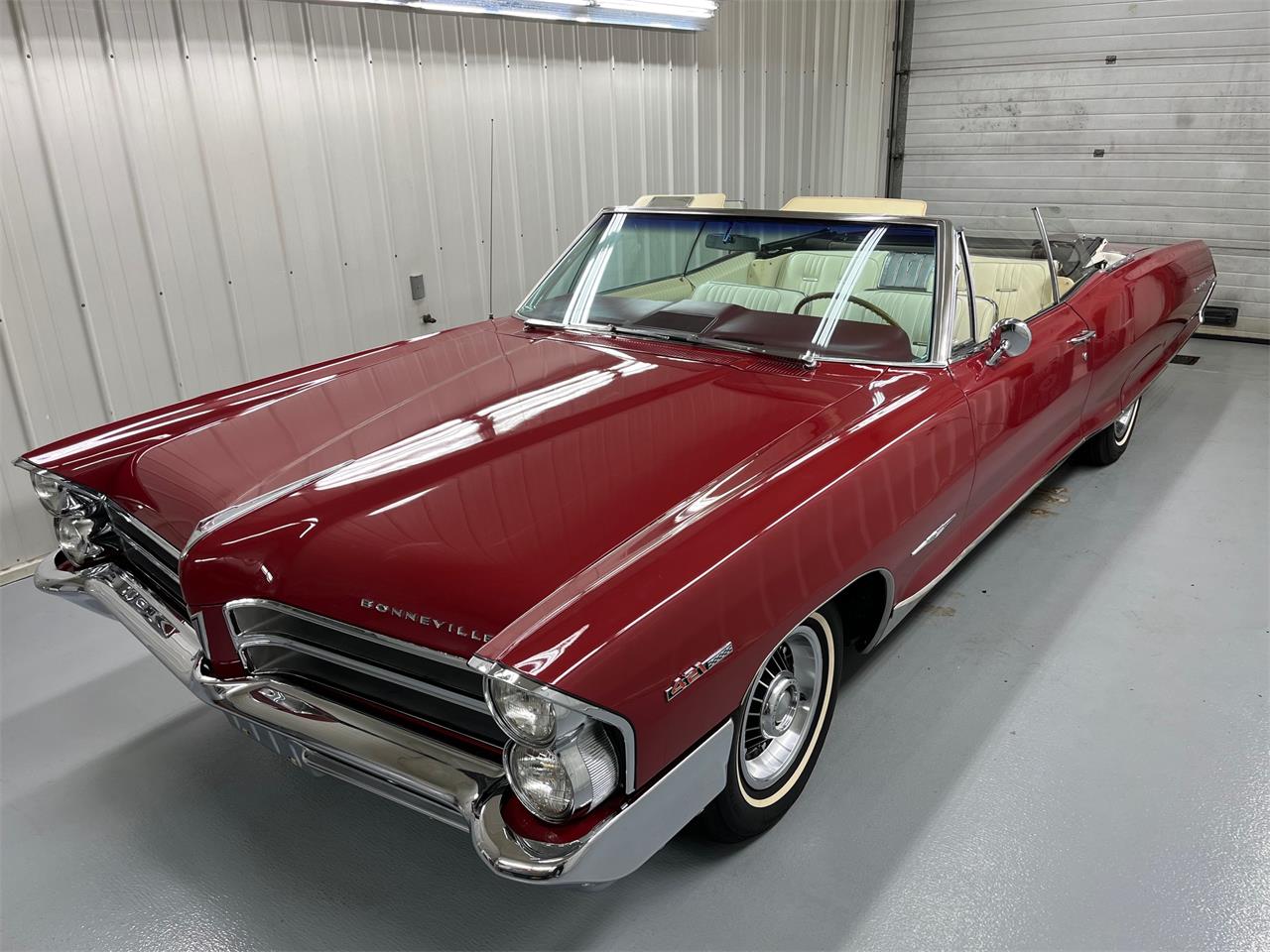 Pontiac-Bonneville-1965-red-white