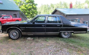 Pontiac-Bonneville-1979-black-black-2
