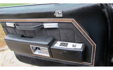 Pontiac-Bonneville-1979-black-black-3