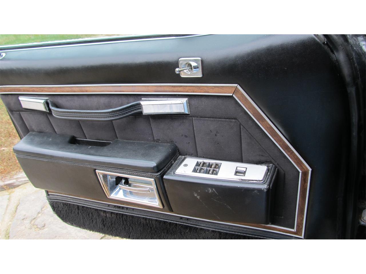 Pontiac-Bonneville-1979-black-black-3