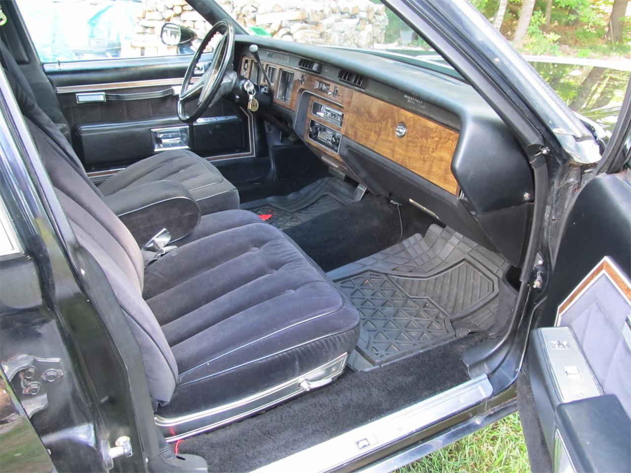 Pontiac-Bonneville-1979-black-black-4