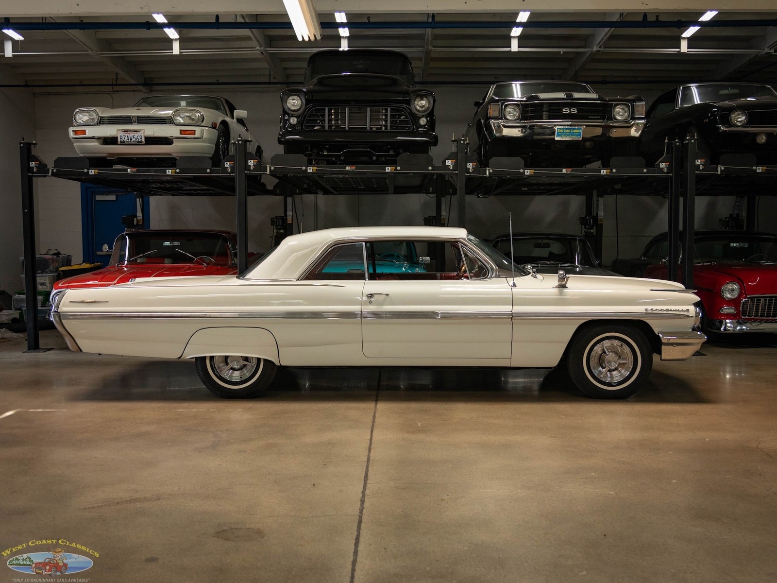 Pontiac-Bonneville-Sport-2-Door-Hardtop-1962-2-Door-Hardtop-2
