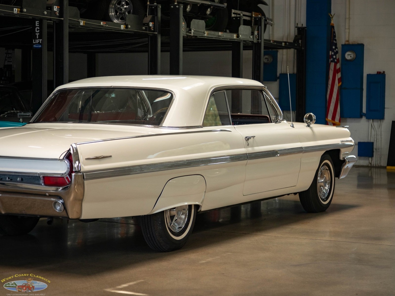 Pontiac-Bonneville-Sport-2-Door-Hardtop-1962-2-Door-Hardtop-26