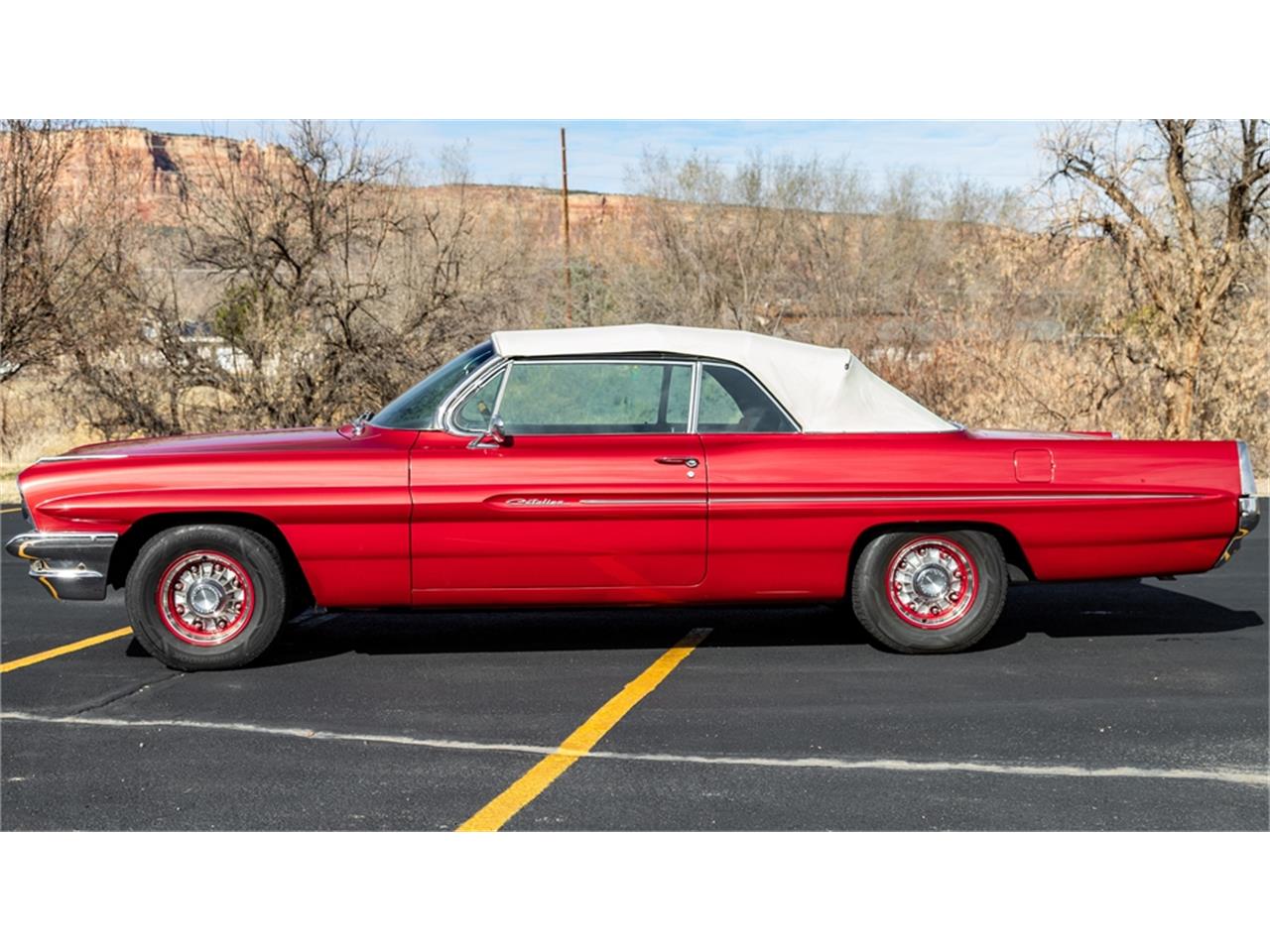 Pontiac-Catalina-1961-Coronado-Red-Red-and-white-36