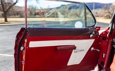 Pontiac-Catalina-1961-Coronado-Red-Red-and-white-48
