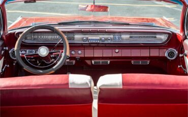 Pontiac-Catalina-1961-Coronado-Red-Red-and-white-67