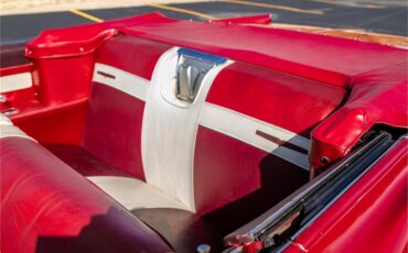 Pontiac-Catalina-1961-Coronado-Red-Red-and-white-75