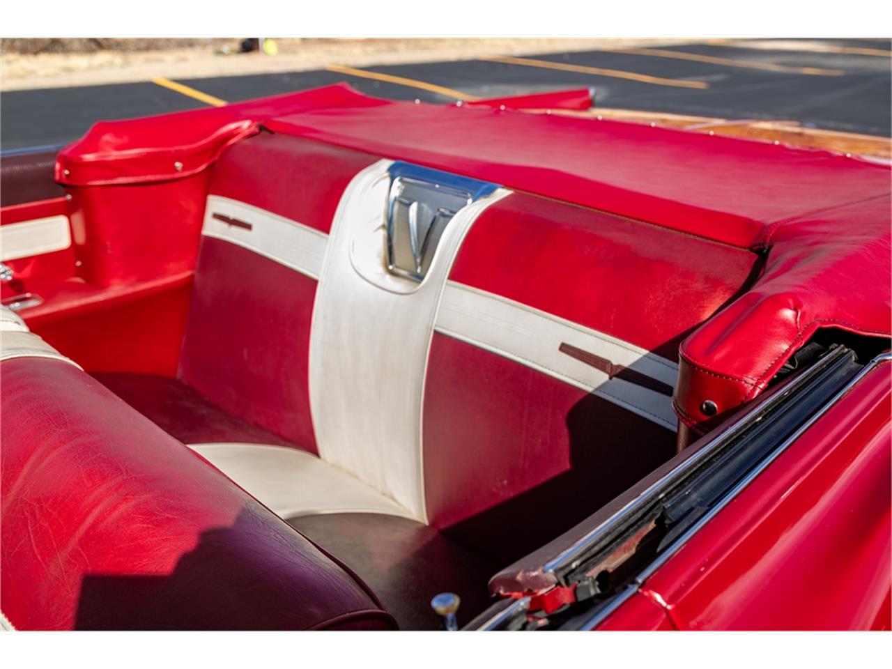 Pontiac-Catalina-1961-Coronado-Red-Red-and-white-75